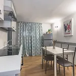Dora 33 Apartment